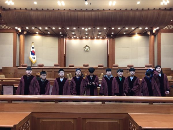 당진 북창초등학교 학생들의 헌법재판소 견학 장면