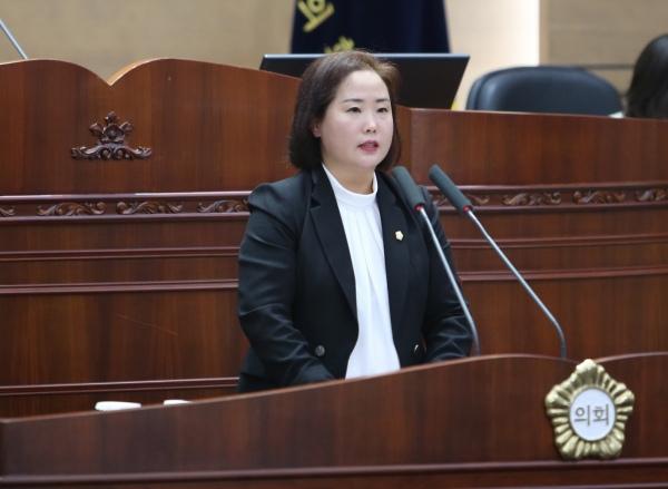김선홍 의원이 19일 221회 임시회 본회의서 5분 발언을 하고 있다.