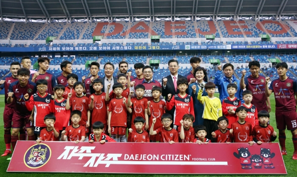 대전 서구의회 의원들이 22일 열린 대전시티즌 경기를 관람했다.