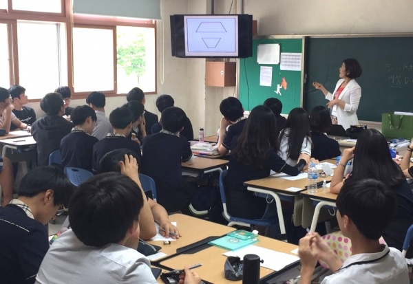 지난 13일 대전반석고등학교에서 진행된 찾아가는 청소년 과학진로특강