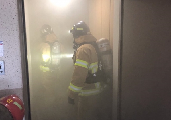 21일 오후 12시 12분께 아산시 모종동 한 아파트 11층에서 불이 났다.