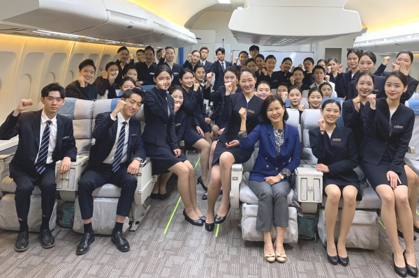 호서대학교 서울캠퍼스 벤처대학원 평생교육원은 10일 항공사 객실승무직, 항공전문인을 양성키 위해 항공승무원 사관학교를 설립한다고 밝혔다.