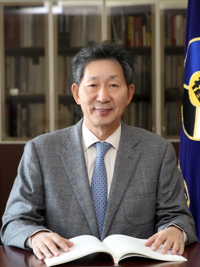 단국대학교 장호성 총장이 임기 8개월을 남기고 총장직을 중도 사임했다.