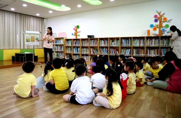 당진시어린이급식관리지원센터 2차 방문교육 장면(11일 신성대학교 부속유치원)