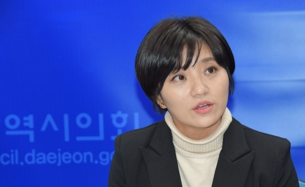 김소연 대전시의원이 1심에 이어 항소심 법정에도 증인으로 출석해 진술했지만 대부분 1심 당시 진술을 반복했다.