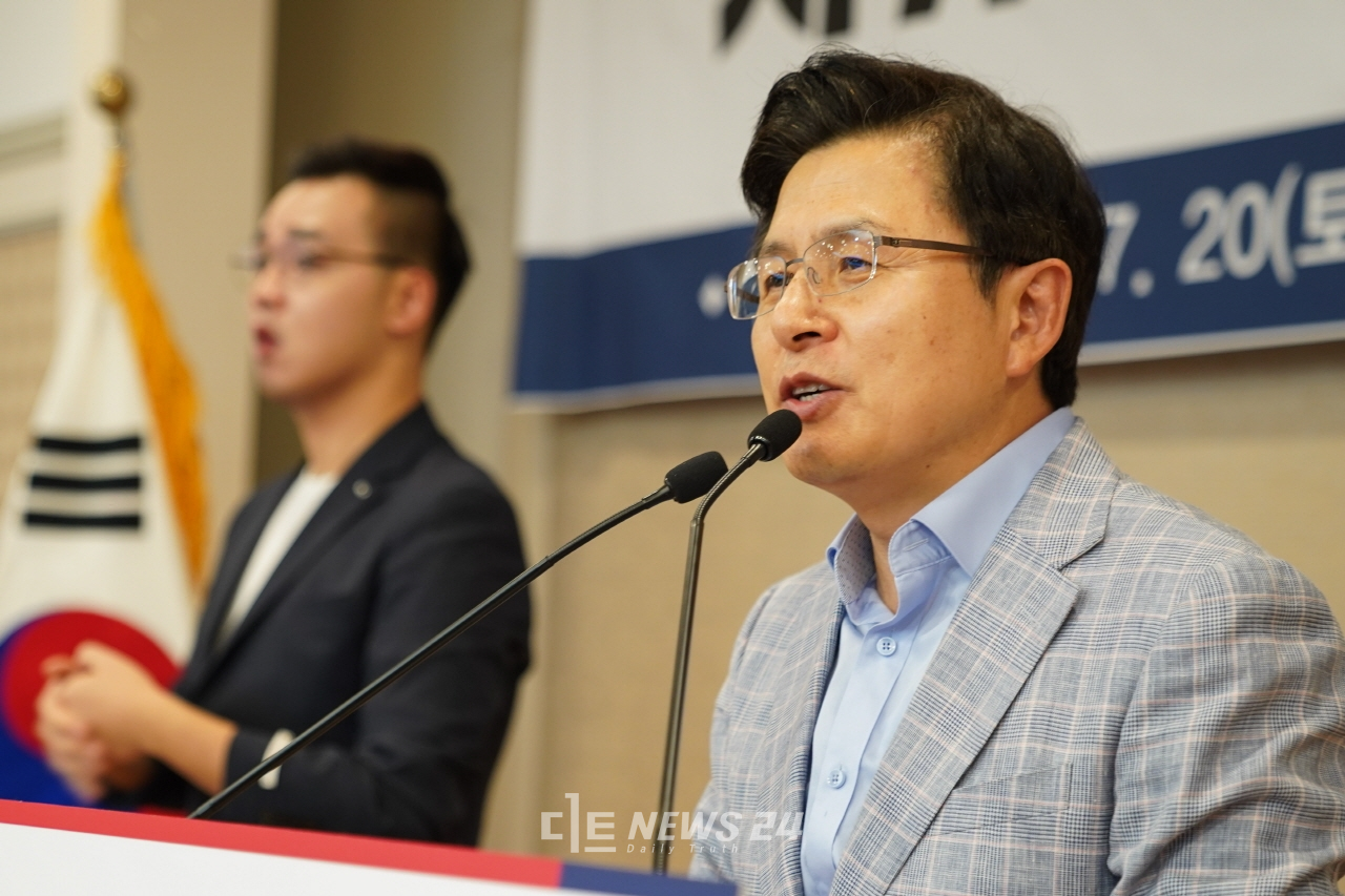 황교안 자유한국당 대표가 20일 아산 온양그랜드호텔에서 열린 충남도당 당원 연수에 참석해 인사말을 하고 있다.