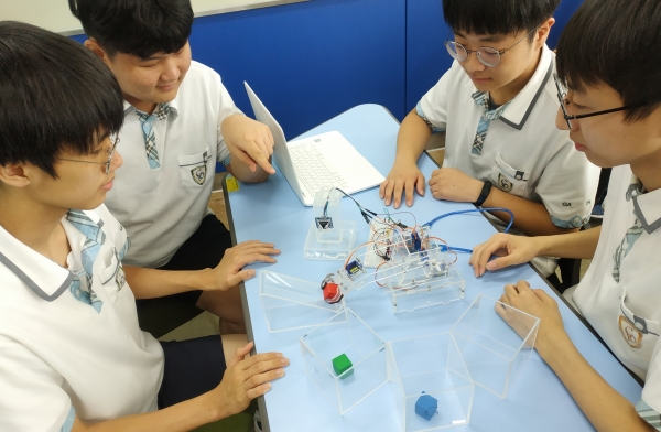 선문대는 지난달 15일부터 8월 2일까지 경기도 안산에 위치한 가온고등학교 학생 40명을 대상으로 로봇 관련 기술 교육을 진행했다.
