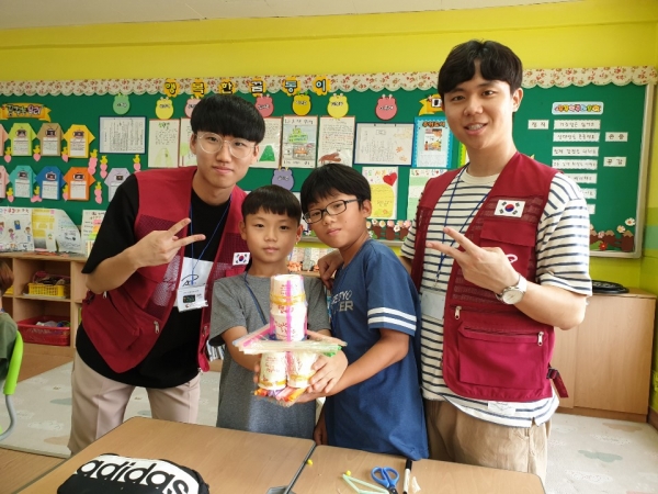 고려대학교 사회봉사단과 당진 고산초등학교가 함께하는 꿈 희망 캠프 운영 장면