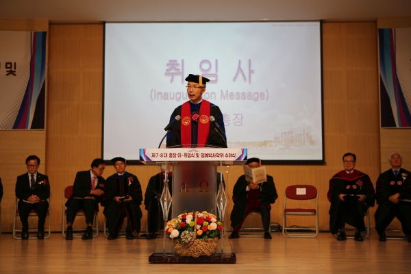 나사렛대학교는 9일 교내 경건관 대강당에서 8대 총장 김경수 박사의 취임식을 개최했다.