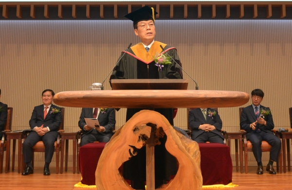 백석문화대학교는 10일 교내 백석홀에서 9대 송기신 총장의 취임식을 열었다.