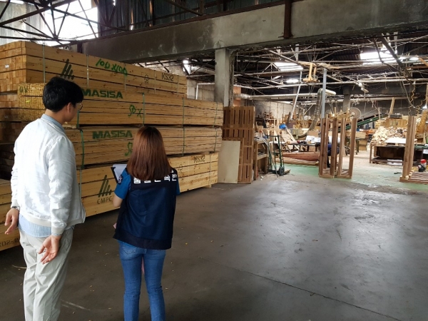 중부지방산림청이 9일 중부청 제1호 목재등급평가사로 충북 청주시 동원목재가 등록됐다고 밝혔다.