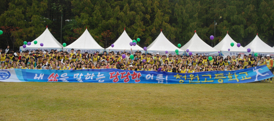 충북청원고가 제19회 대청호마라톤대회에 545명의 대규모 인원이 참가한다. 사진은 2014년 제14회 대회에 참가했을 당시 청원고 모습.
