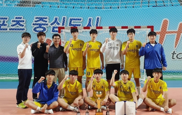 대전대성고 핸드볼팀이 전국대회에서 첫 우승을 차지했다.