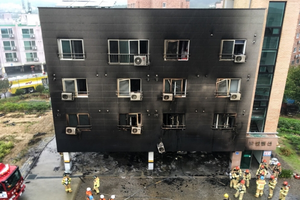 7일 오후 2시 47분께 천안시 동남구 병천면 다세대주택서 불이 났다.