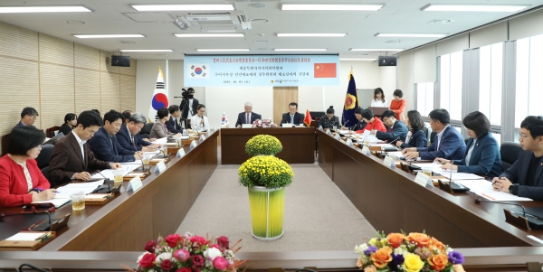 5일 세종시의회 의원들과 구이저우성 대표단이 세종시의회에서 간담회를 갖고 있다.