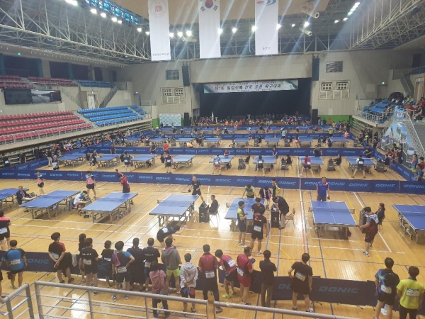 청양군이 20일까지 이틀간 청양군민체육관에서 제1회 칠갑산배 전국오픈탁구대회를 열고 700여 탁구 동호인들에게 선의 경쟁의 기회를 제공했다.