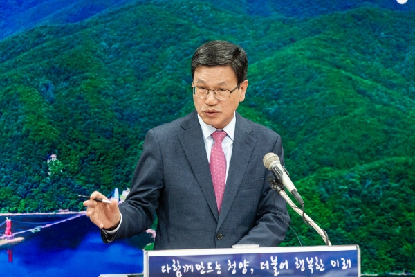 24일 김돈곤 청양군수가 정례긴회견을 통해 "청양군이 LG CNS, 한국서부발전, 대우건설과 ‘청양군 농촌형 스마트타운 단지 개발을 위한 양해각서’를 공동 체결했다"고 밝혔다.