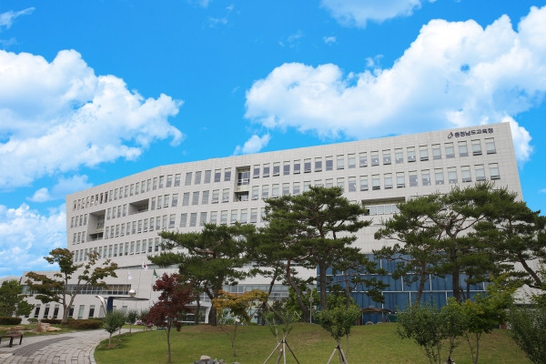 충남교육청은 학생독립운동기념일 90주년을 기념하는 학생인권 주간을 28일부터 다음 달 8일까지 2주간 운영한다.