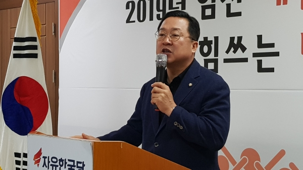 이장우 자유한국당 대전시당위원장은 5일 당사회의실에서 기자간담회를 열고 내년 총선 각오와 인재영입에 대한 구상을 밝혔다.