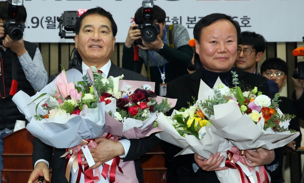 자유한국당 신임 심재철 원내대표(왼쪽)와 김재원 정책위의장.