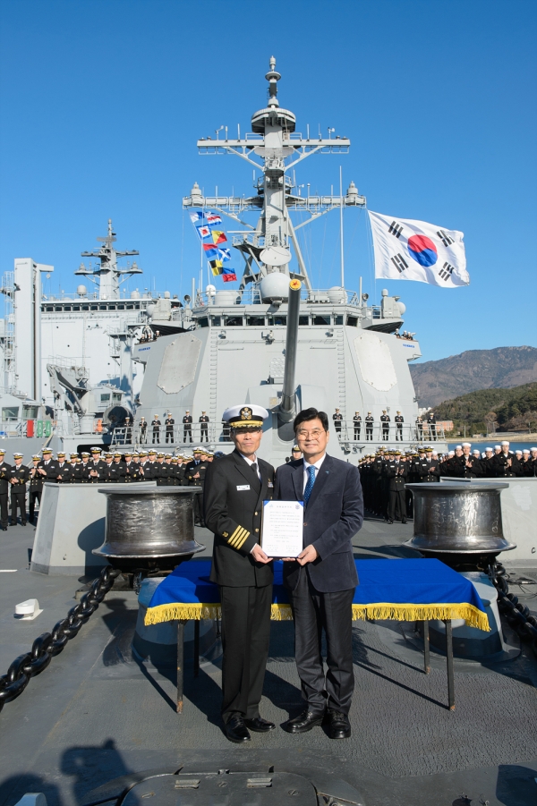 12일 세종시가 경남 진해항에서 우리나라 최초의 이지스구축함인 대한민국 해군 세종대왕함과 자매의 연을 맺었다.