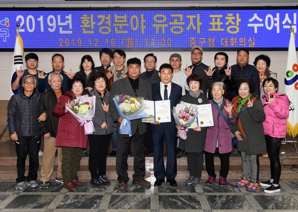 한국농아인협회 대전중구지회원과 용두동 수상기념 사진