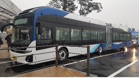 23일부터 전기 굴절버스가 전국에서 처음으로 세종시 간선급행버스체계(BRT)를 달린다.