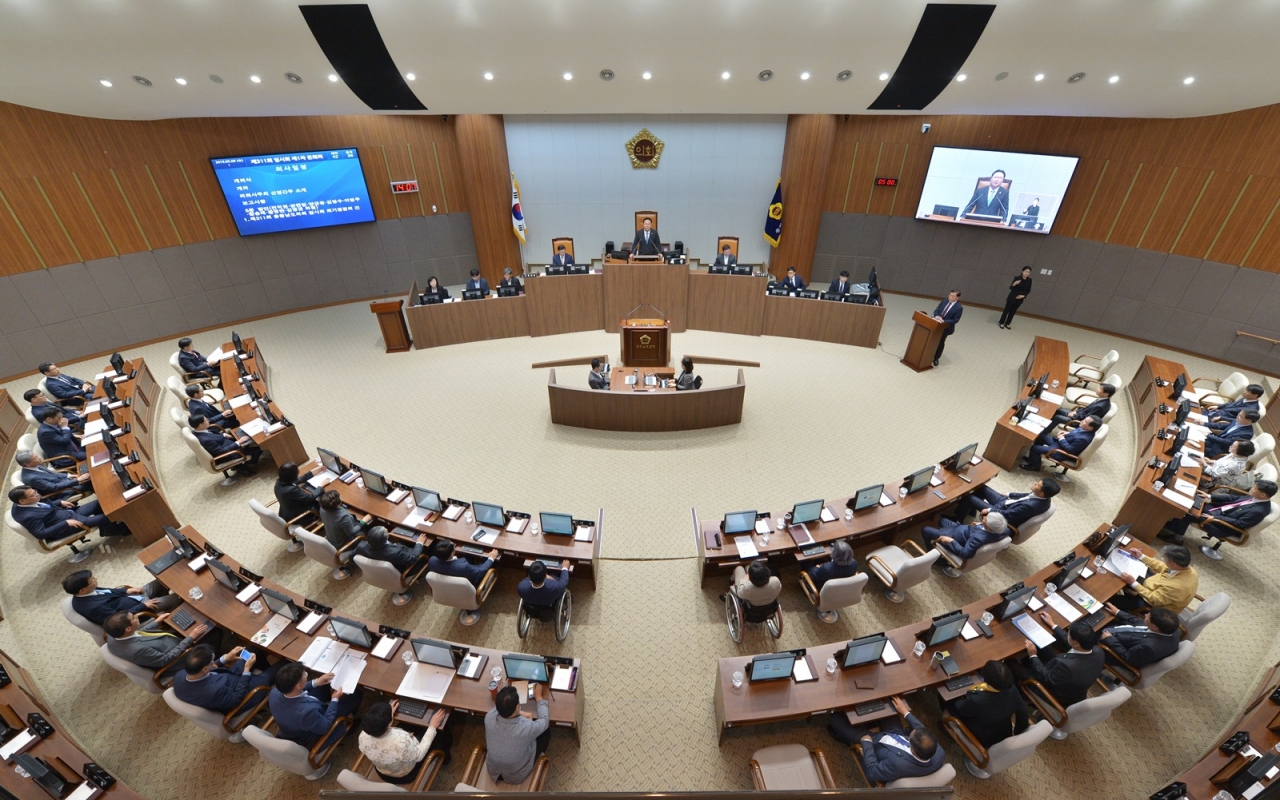 도의회는 의장단·상임위원장 긴급회의를 열고 317회 임시회 의사일정을 조정키로 결정했다고 9일 밝혔다.
