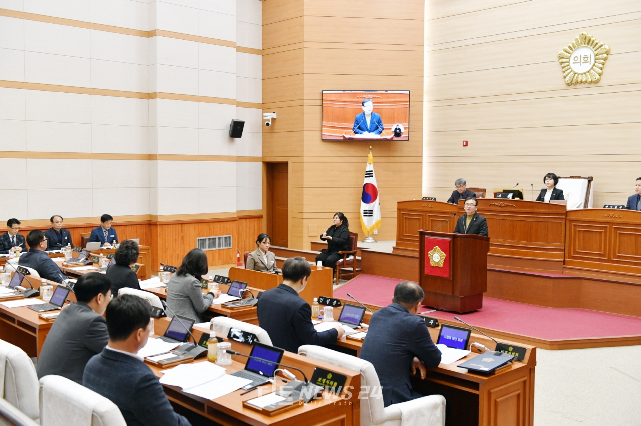 보령시의회는 14일 열린 제4차 본회의를 끝으로 5일간 진행된 제222회 임시회를 마쳤다.