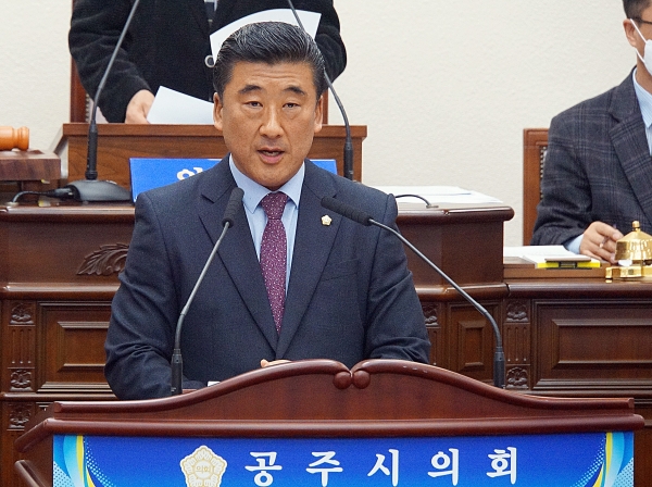 4일 김경수 의원이 5분발언을 하고 있다.