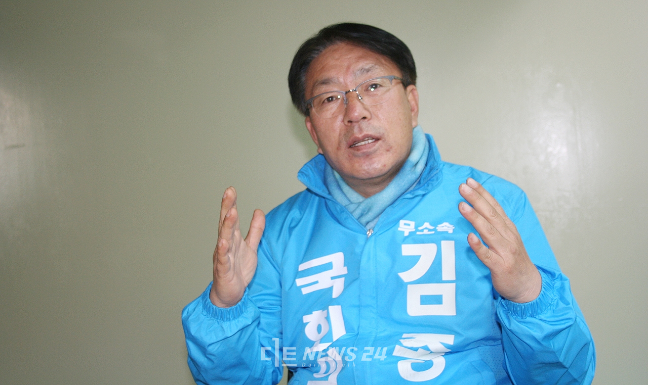 민주당 경선 컷오프에 반발해 탈당한 김종문 천안병 국회의원 예비후보가 무소속 완주 의사를 밝혔다.