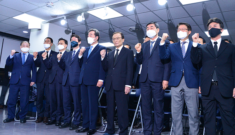 더불어민주당이 지난 17일 서울 여의도 중앙당사에서 선거대책위원회 해단식을 가졌다. 민주당 홈페이지.