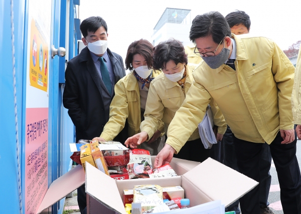 양승조 충남지사는 19일 금산군 소재 의료기관 2곳을 찾아 코로나19 대응 현황을 점검했다. 