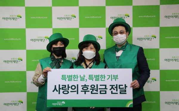 지역 맘카페 댓글 응원이벤트로 후원금을 기부한 마카롱전문점 '한스오븐'(초록우산 사진제공)