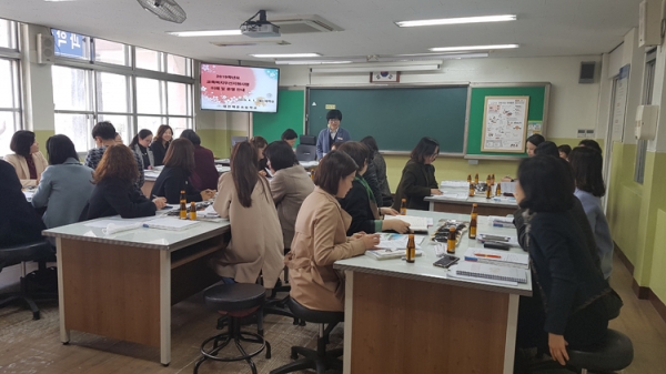 대전백운초등학교가 오는 27일 2020학년도 교육복지우선사업과 관련한 교직원 연수를 코로나19로 인해 온라인으로 진행한다. 사진은 지난해 연수 장면.