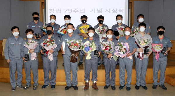 한국타이어가 21일 창립 79주년 기념해 모범 직원에 대한 시상식을 개최했다.