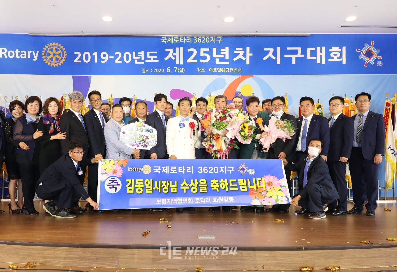 김동일 보령시장이 지난 7일 초아의 봉사대상 시상식에서 특별상을 수상했다.