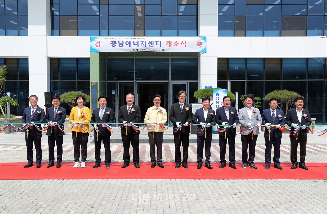 양승조 충남지사가 석탄화력발전 비중을 낮추고, 재생에너지 비중을 높이겠다는 에너지 전환 목표를 밝혔다.