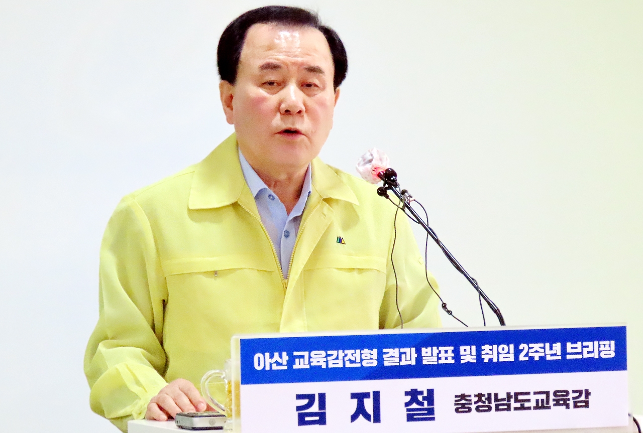9일 아산 교육감전형 여론조사 결과를 발표하고 있는 김지철 충남교육감.