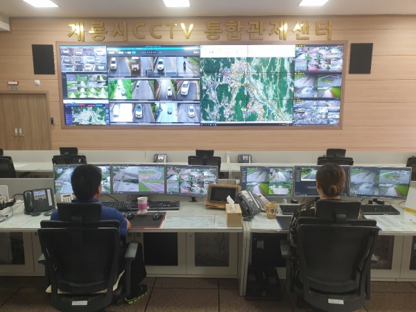 계룡시 CCTV 통합관제센터.