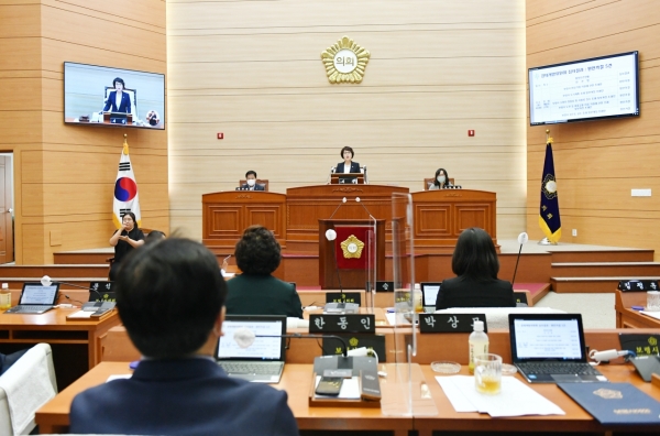 보령시의회는 13일 229회 임시회 5차 본회의를 끝으로 11일간의 임시회 일정을 마무리했다.