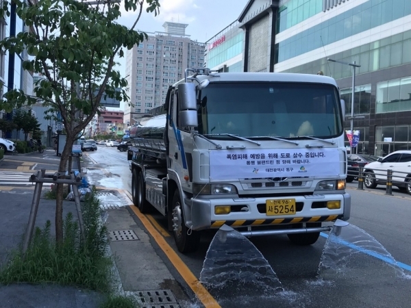 대전 동구의 살수차 운행 모습. 자료사진