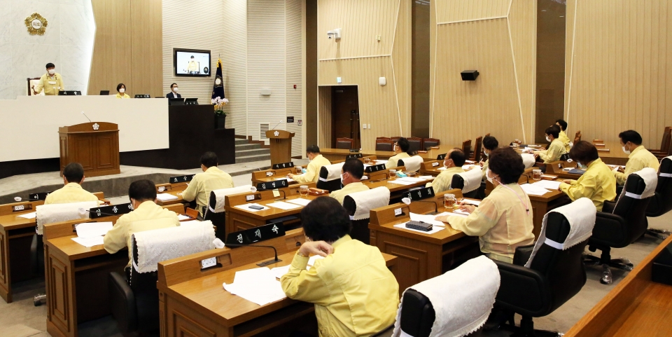 당진시의회가 18일 의회 본회의장에서 제76회 임시회를 개회했다.