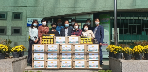 22일 대전 중구 용두동행정복지센터에서 열린 물품 기탁식 모습