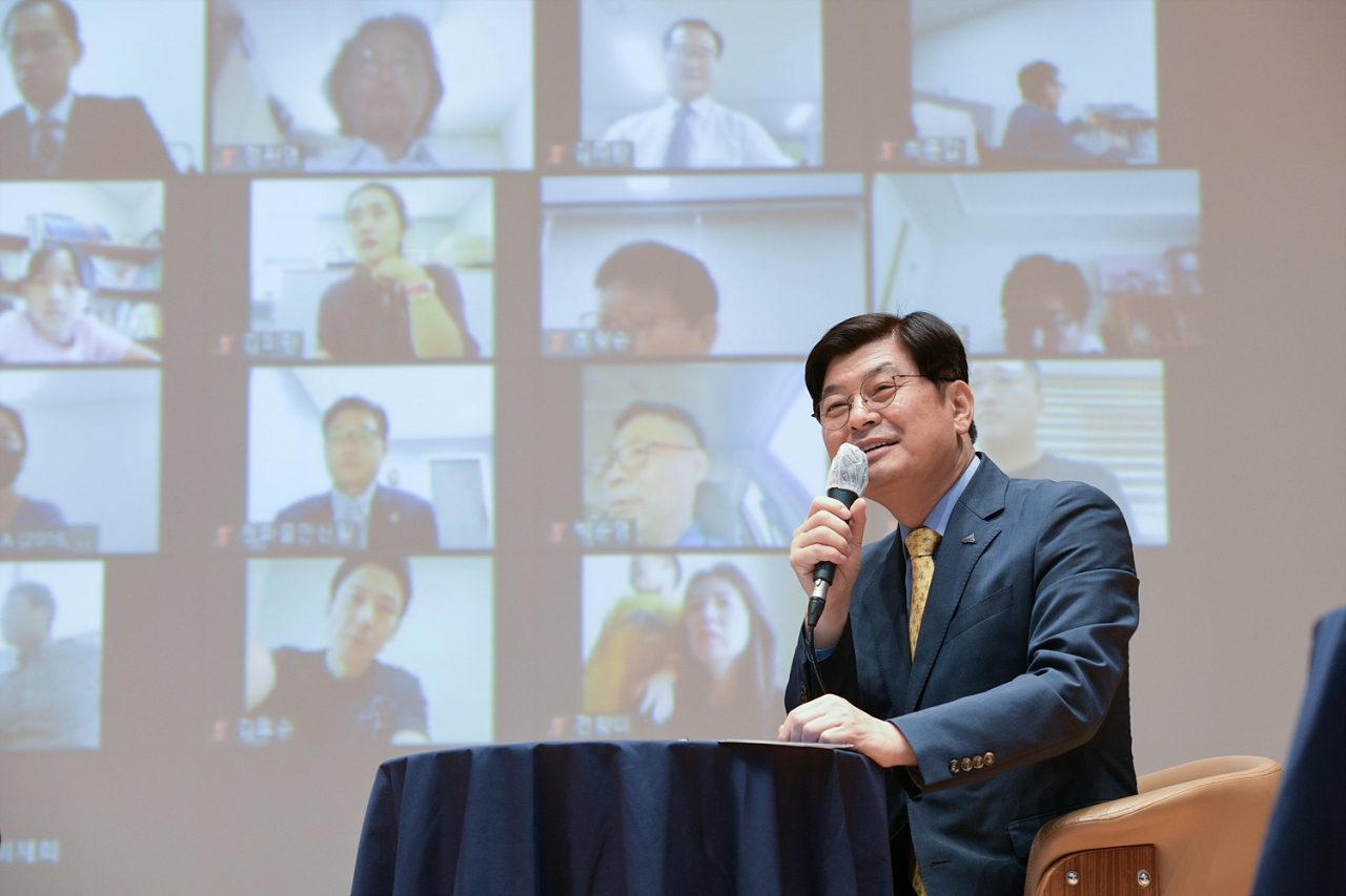 이춘희 세종시장이 24일 오전 열린 300회 정례브리핑에서 대전시에서 제안한 통합 논의에 대한 입장을 밝히고 있다. (사진=세종시)