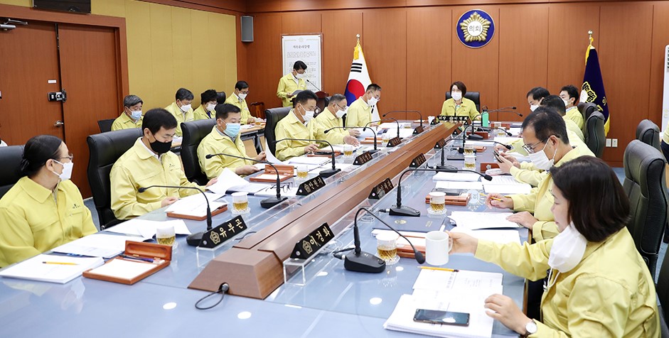 서산시의회가 24일 의회 간담회장에서 의원 정책간담회를 개최했다.