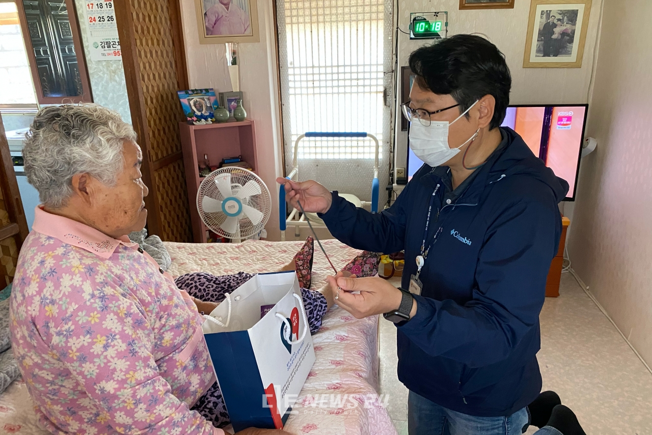 서천군은 취약계층 군민 4602명에게 1인당 45매씩 보건용 마스크를 무료 배포한다고 28일 밝혔다.
