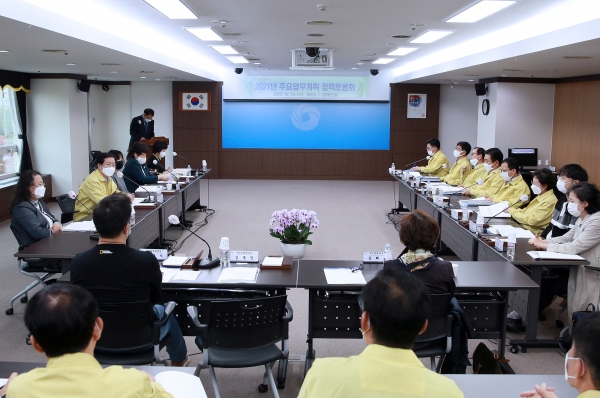 사진은 14일 구청 장태산실에서 개최한 정책토론회 장면