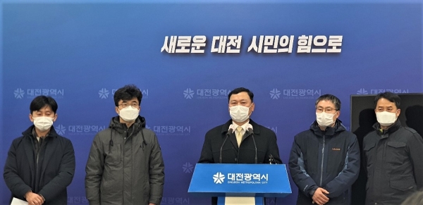 사진=대전소방본부 직장협의회 대표들이 6일 기자회견을 열고 최근 불거진 인사 논란에 대한 요구사항을 밝혔다.