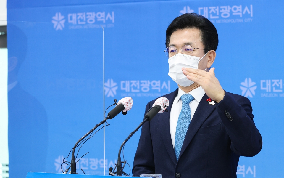 허태정 대전시장이 13일 신년기자회견을 통해 충청권 메가시티 구축을 시작으로 대전이 중부권 메가폴리스 중심도시로 나아갈 것이라고 밝혔다.